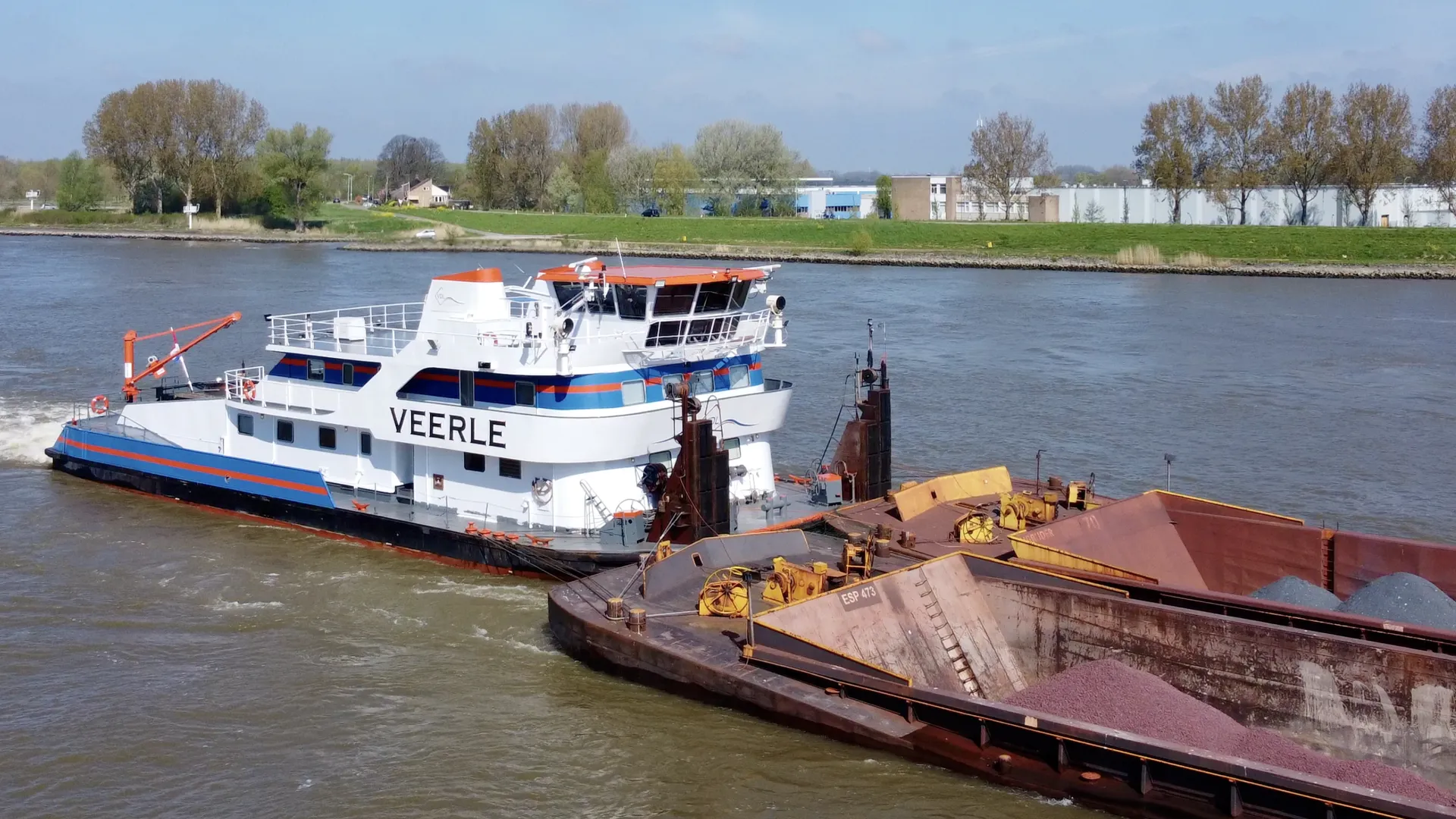 Duwboot Veerle vaart efficiënter en duurzamer na ombouwproject, met lagere CO2-uitstoot.